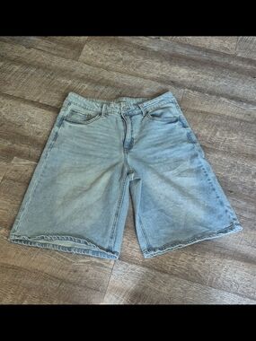 No Boundaries Light Wash Women's Denim Jorts.